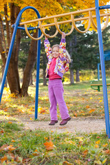 &Ntilde;hild on the playground