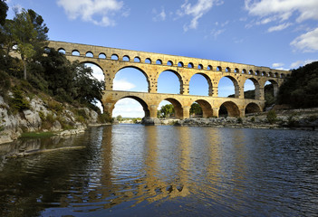 Roman aqueduct Pont du Gard, France - obrazy, fototapety, plakaty