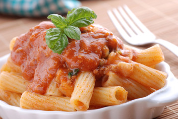 rigatoni al ragù - due