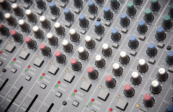Pro audio mixing board