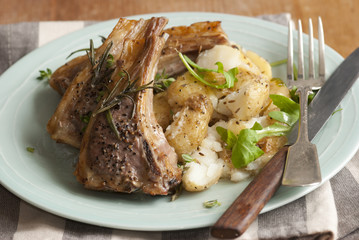 Lamb cutlets with potatoes
