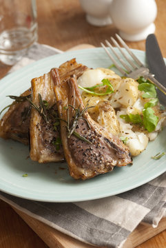 Lamb cutlets with potatoes