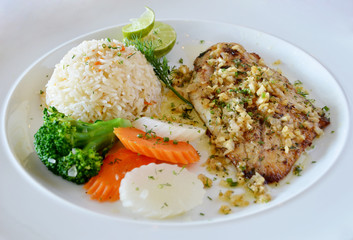 roasted fish served with fried rice