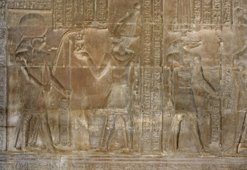 Fototapeta na wymiar relief w świątyni Kom Ombo