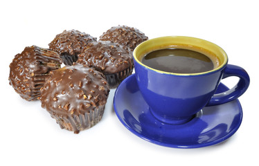 Taza de café y dulces.
