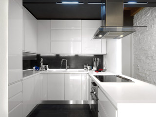 moderna cucina in laminato bianco