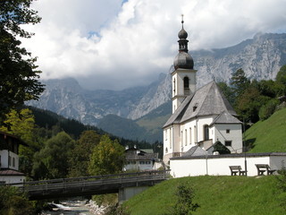 Fototapeta na wymiar Kirche in Ramsau