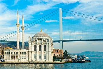 Fototapeta na wymiar Meczet Ortakoy i most Bosfor, Istambuł, Turcja.