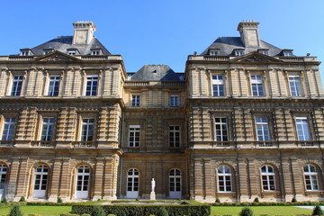 Fototapeta na wymiar Luxemburg Palace in Paris