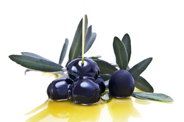 aceitunas negras con aceite