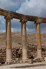 Fototapeta premium Colonne della Piazza Ovale di Jarash Giordania