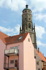 Altbau und Kirchturm