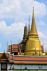 Naklejka premium Wat Phra Kaeo (Temple of Emerald Buddha) at Grand Palace, Bangko