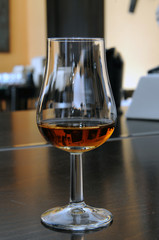 Glas mit Whisky - Whiskyglas
