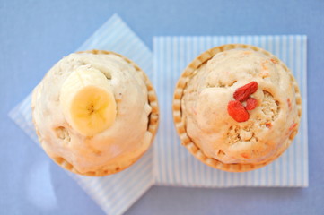 Banana pudding ice cream with goji berries