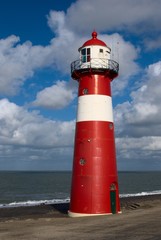 Fototapeta premium Kleiner roter Leuchtturm