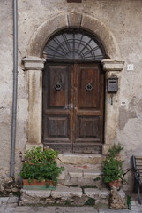 Fototapeta na wymiar old stilish door in Roviano