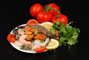 CONDIMENTO DI CROSTACEI E MOLLUSCHI CON POMODORO