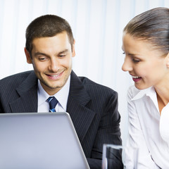 Obraz premium Two business people working with laptop