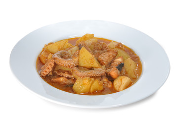 Guiso de patatas con pulpo.