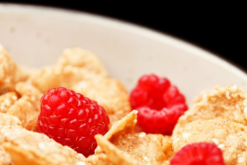 Cornflakes with milk and raspberries