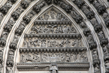 Details eines Eingangsportals in den Kölner Dom