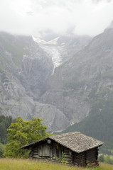 Fototapeta na wymiar Uzdrowiska w polach znajdujących się pod Schreckhorn w Szwajcarii