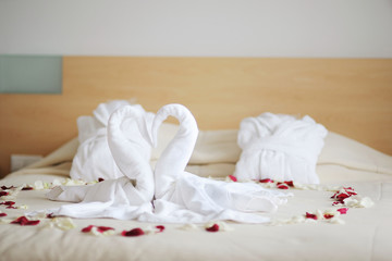 Fototapeta na wymiar Towel swans left by a hotel room service