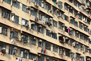 Fototapeta na wymiar stary budynek mieszkalny w Hongkongu