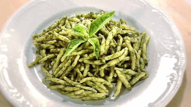 trofie con pesto alla ligure