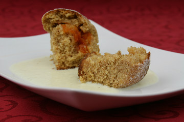 Buchteln mit Vanillesoße