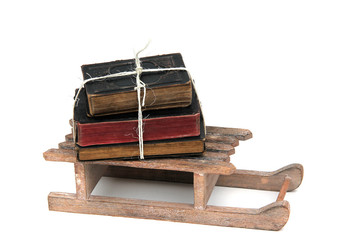 Bücher auf Schlitten