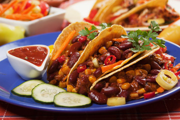 Chili con carne with tortilla chips
