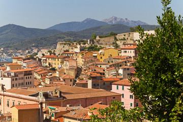 Fototapeta na wymiar Panorama von Portoferraio, Insel Elba