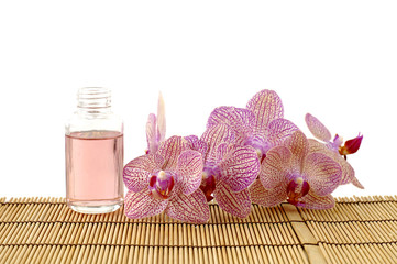 Obraz na płótnie Canvas różowa orchidea i oleju masażu na macie