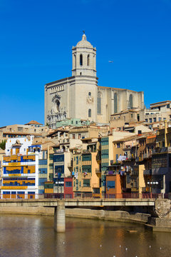 cathedral and Onyar houses, Girona, Spain