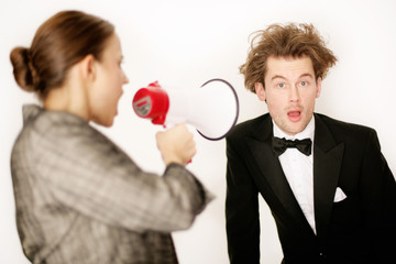 Mann und Frau mit Megaphone