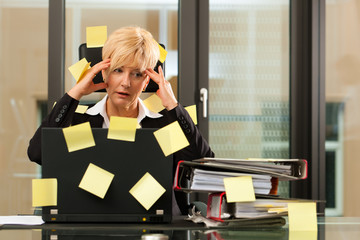 Stress im Büro - Multitasking