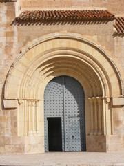 Fototapeta na wymiar Puerta de la catedral de Albacete