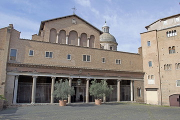 Fototapeta na wymiar Basilica dei Santi Giovanni e Paolo al Celio