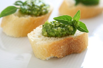 Pesto Bruschetta