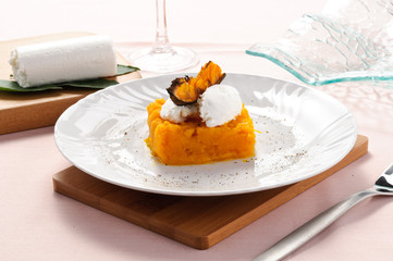 Tortino di zucca con mousse di formaggio