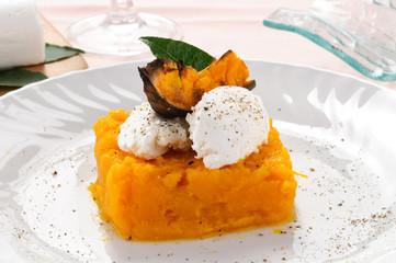 Tortino di zucca con formaggio fresco
