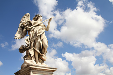 Fototapeta na wymiar Rze¼ba Anioł w Rzymie