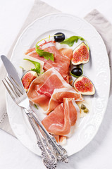 Antipasto mit prosciutto
