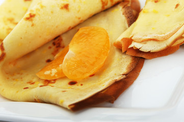 Crepe on a plate with mandarin