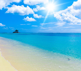 Fototapeta na wymiar Hot Resort Sunshine Surf