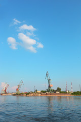 Obraz premium Floating cranes