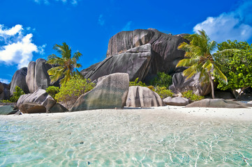 Fototapeta premium granite rocky beach Seychelles ilslad La digue