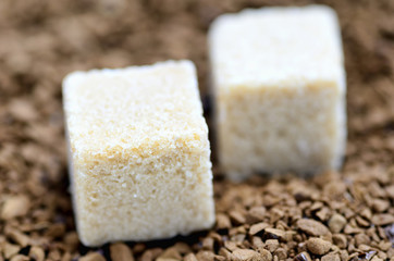 角砂糖とインスタントコーヒー